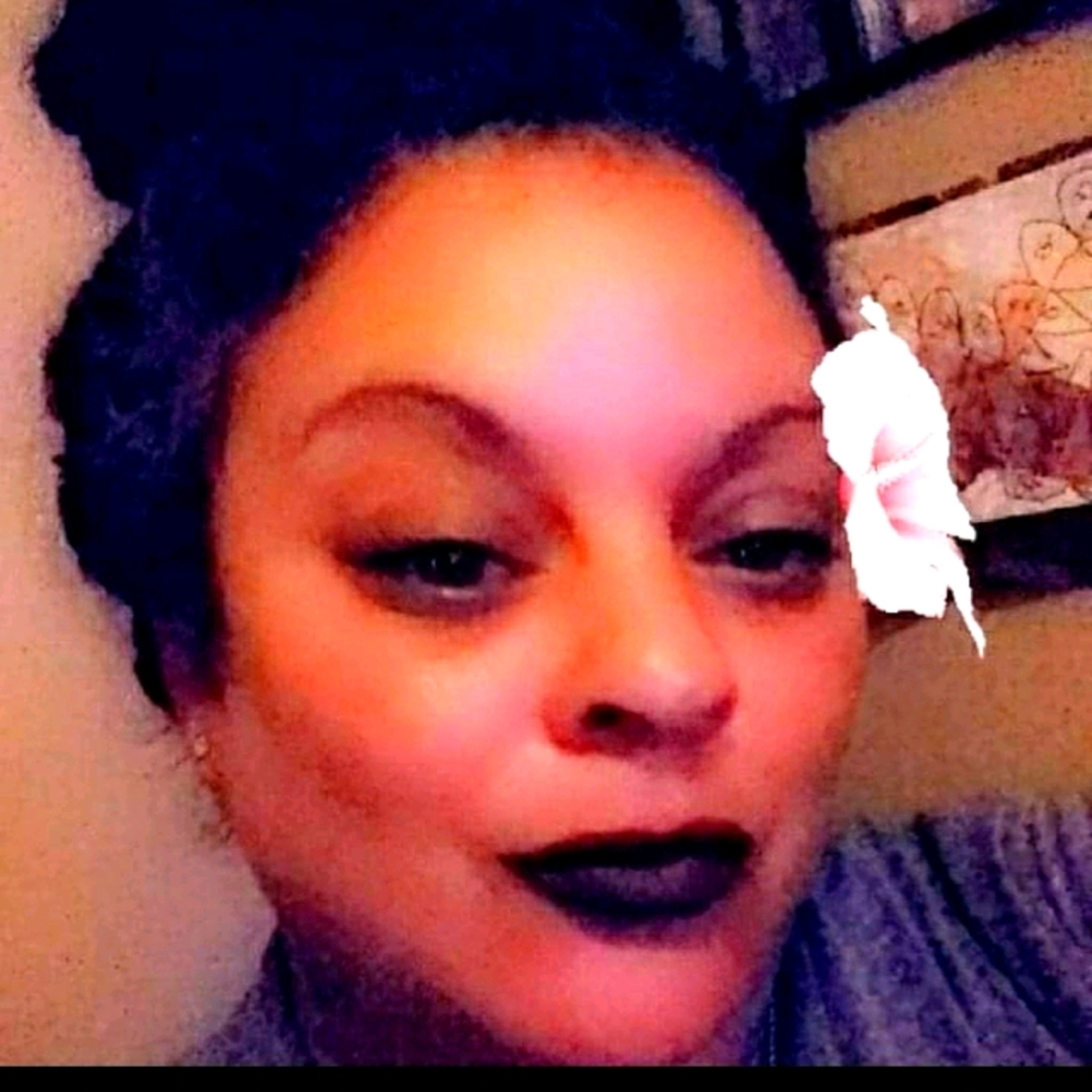 Meet your Posher, Nora